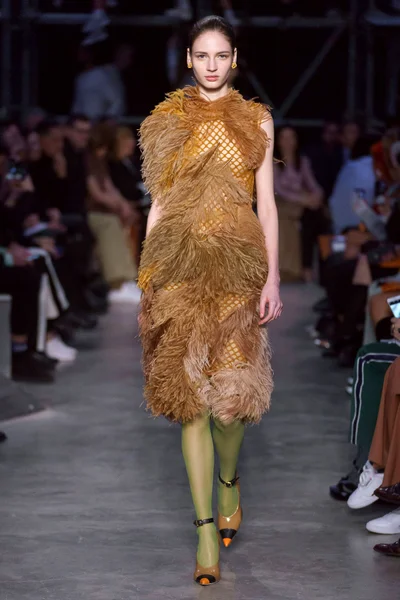 Look 80